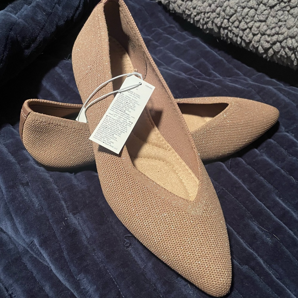 Old Navy NWT Women's Flats - Picture 2 of 5